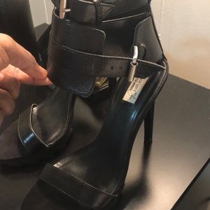 Ankle high black Steve Madden